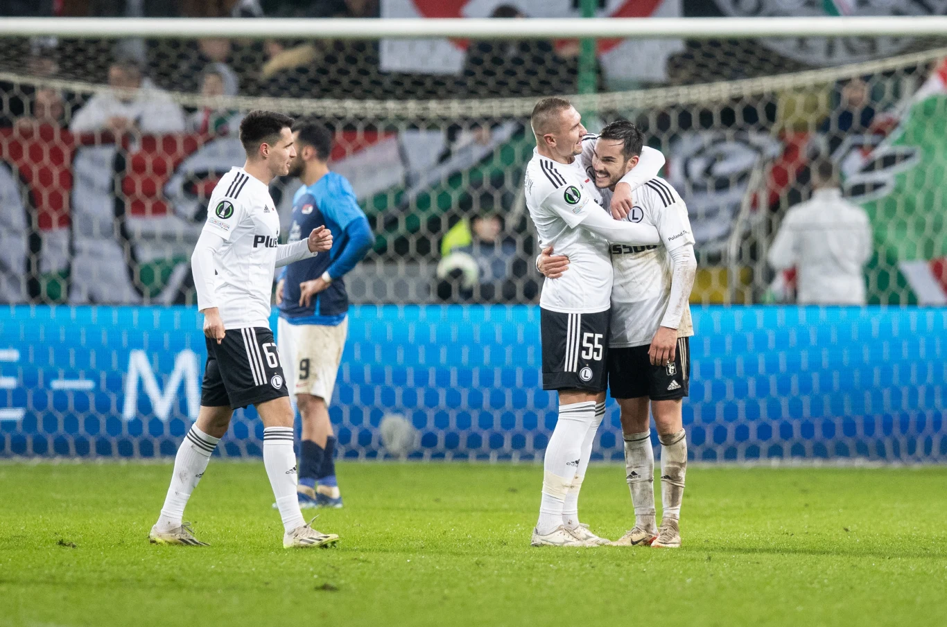 Dzięki wygranej z AZ Alkmaar Legia awansowała do fazy pucharowej Ligi Konferencji