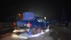 26-letni kierowca bmw staranował płot i 12 innych samochodów