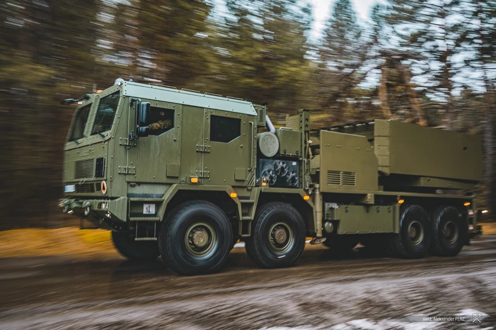 Jelcz P882.57 TS T45 K-MLRS 8×8 z wyrzutnią rakiet K 239 Chunmoo / Fot. 18 Dywizja Zmechanizowana