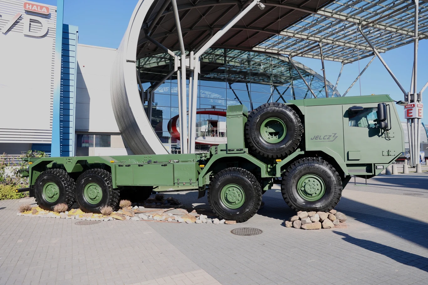 Prototypowy Jelcz 8x8 trzeciej generacji / fot. Targi Kielce/MSPO Prototypowy Jelcz 8x8 trzeciej generacji / fot. Targi Kielce/MSPO