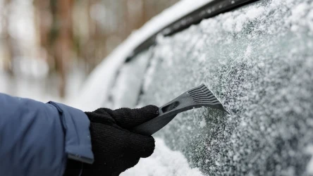 Masz problem z oszronionymi szybami? Wypróbuj domowej roboty odmrażacz.