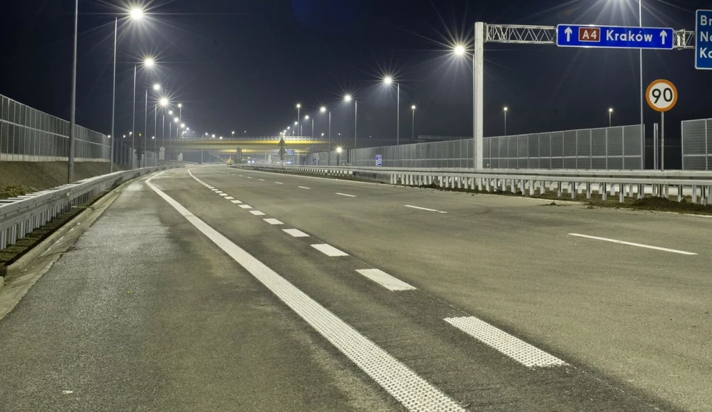 Szedł nocą po autostradzie. Tłumaczył, że tak ma bliżej