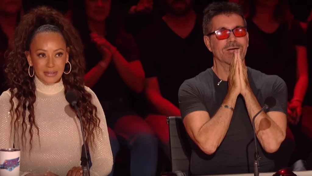 Simon Cowell wskoczył na scenę podczas "Mam talent"