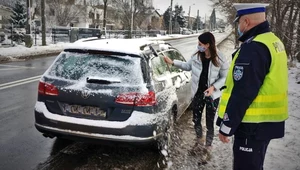 Zimą kierowcy muszą szczególnie uważać na art. 60 i 66, inaczej stracą prawko