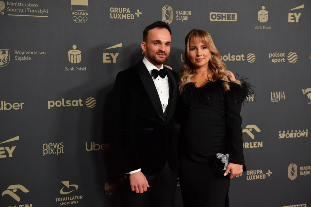 Czterokrotny indywidualny mistrz świata na żużlu Bartosz Zmarzlik z żoną Sandrą Zmarzlik