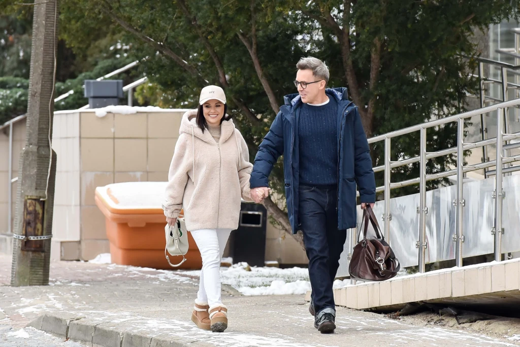 Kasia Cichopek miała na sobie cieplutką, przyjemną w dotyku kurteczkę Kasia Cichopek miała na sobie cieplutką, przyjemną w dotyku kurteczkę