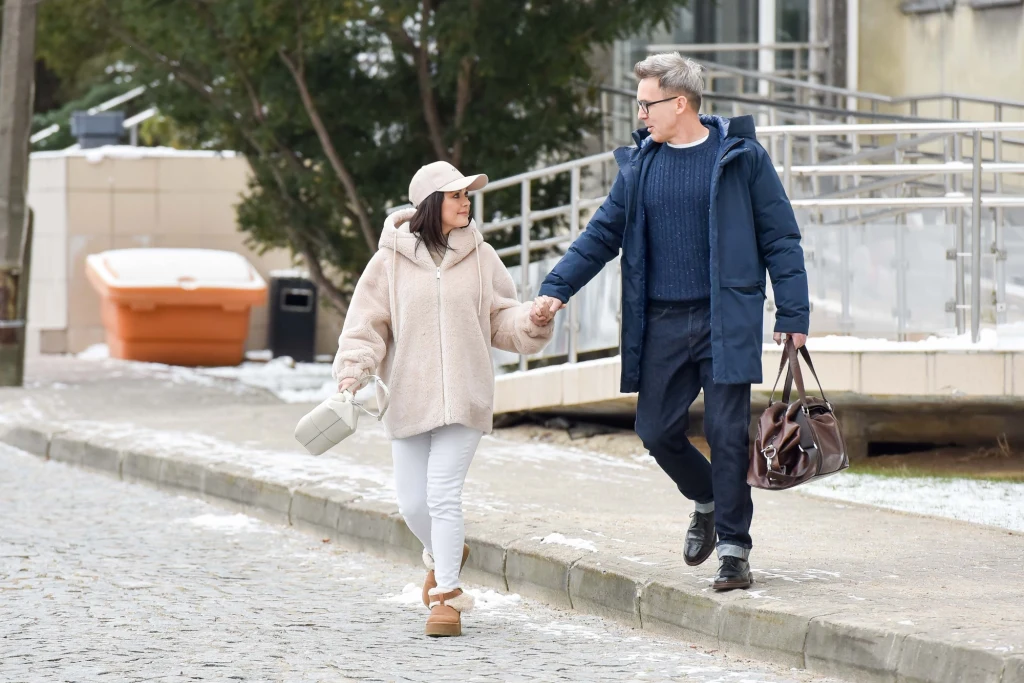 Jej ukochany postawił na dużo lżejsze odzienie Jej ukochany postawił na dużo lżejsze odzienie