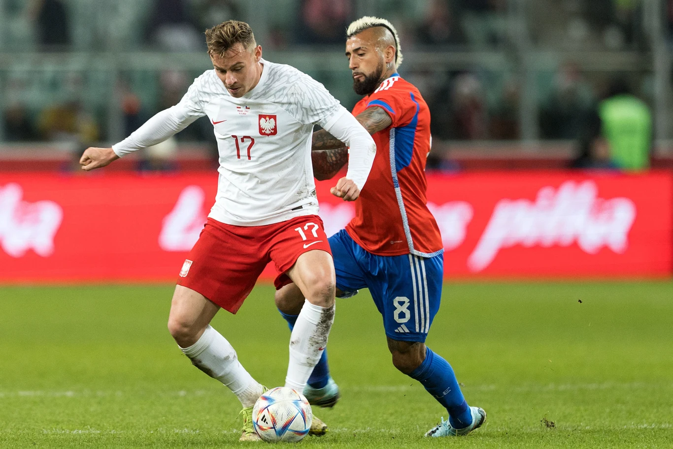 Szymon Żurkowski w meczu z reprezentacją Chile