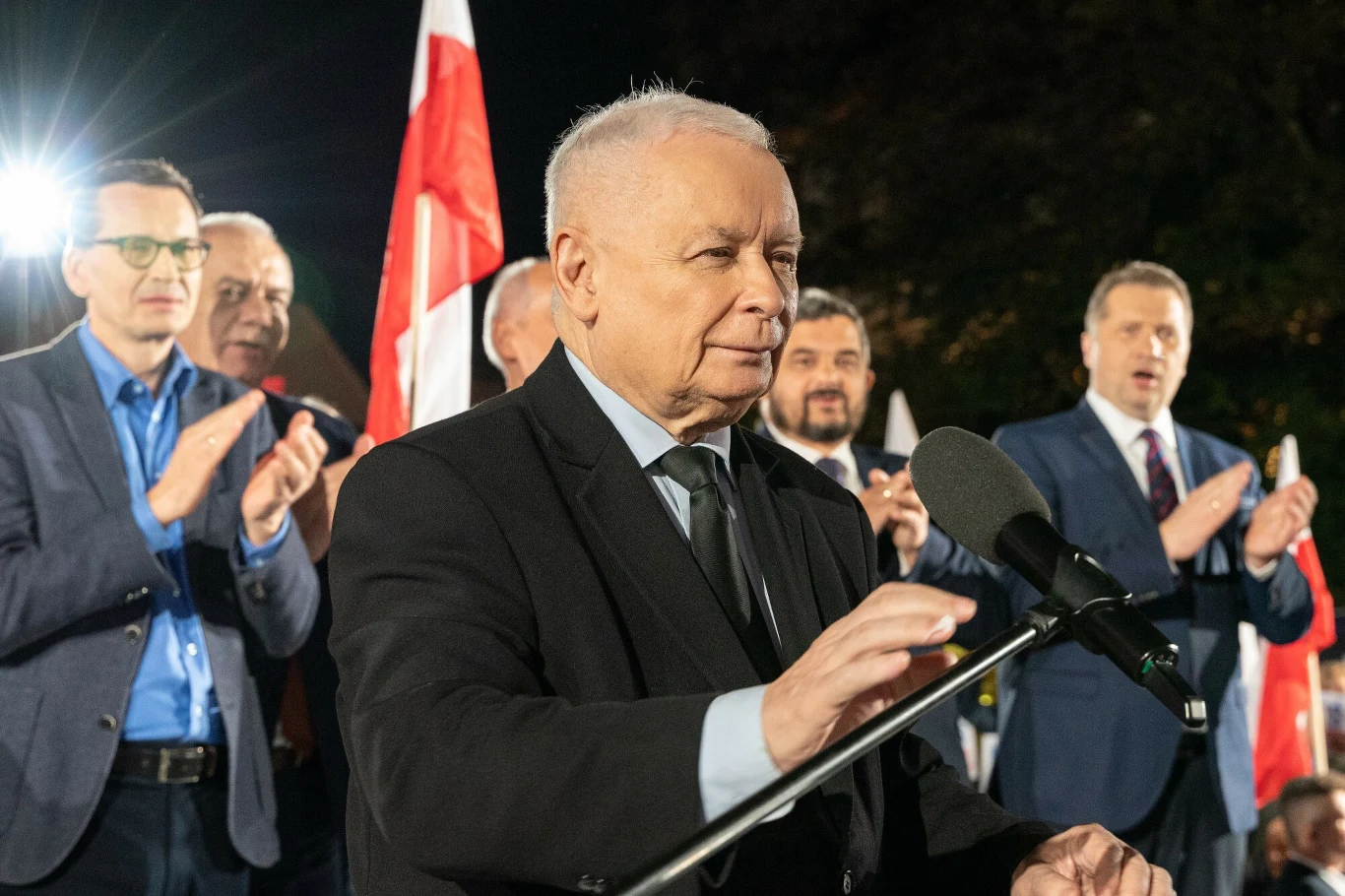 Prof. Antoni Dudek w rozmowie z Interią mówi o dwoistości PiS: z jednej strony jest sposób myślenia Mateusza Morawieckiego, z drugiej Przemysława Czarnka Prof. Antoni Dudek w rozmowie z Interią mówi o dwoistości PiS: z jednej strony jest sposób myślenia Mateusza Morawieckiego, z drugiej Przemysława Czarnka