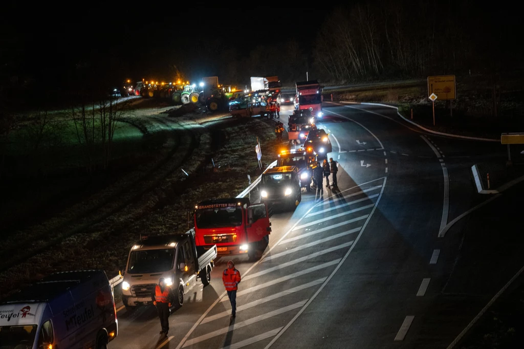 Niemcy. Przygotowania do protestu rolników trwały całą noc z niedzieli na poniedziałek Niemcy. Przygotowania do protestu rolników trwały całą noc z niedzieli na poniedziałek