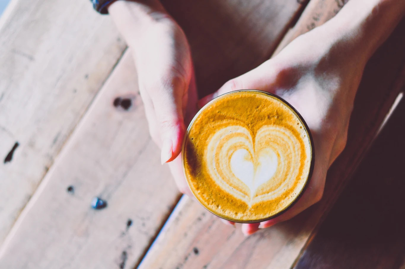 Dlaczego warto dodać kurkumę do kawy?