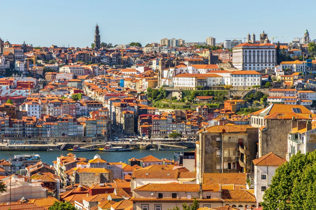 Architektura, bogactwo zabytków i piękne widoki. Portugalia działa na turystów jak magnes