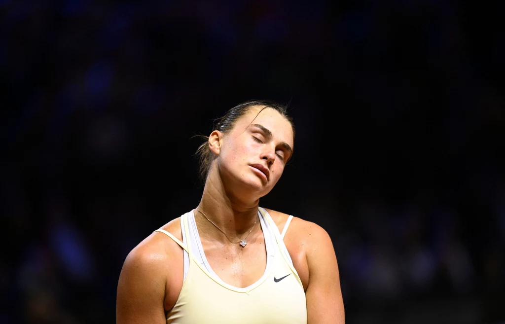 Aryna Sabalenka podczas zeszłorocznego finału w Stuttgarcie - znów przegrała tam z Igą Świątek Aryna Sabalenka podczas zeszłorocznego finału w Stuttgarcie - znów przegrała tam z Igą Świątek