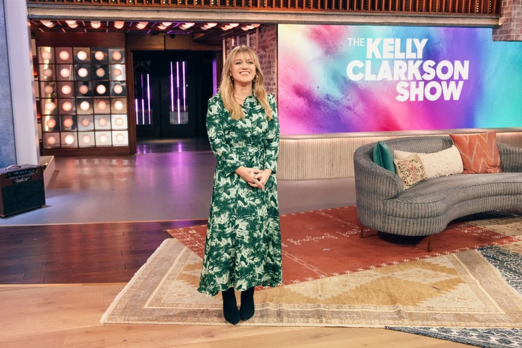 Amerykańska piosenkarka na planie swojego talk show "The Kelly Clarkson Show"