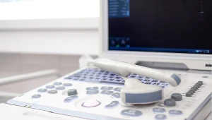 USG pozwala uwidocznić wiele niepokojących zmian w początkowym stadium. Badanie wykonywane jest już u noworodków