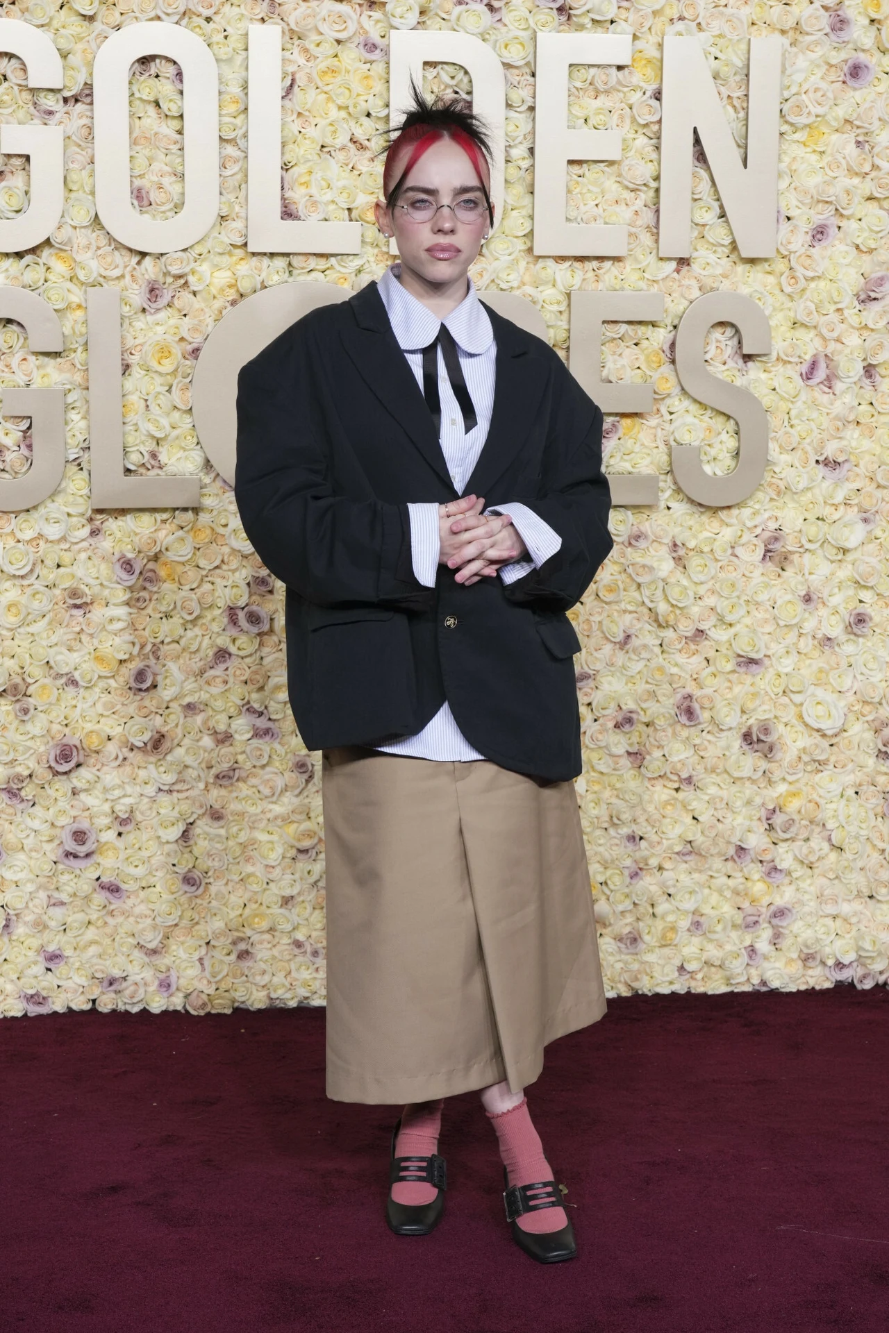 Billie Eilish postawiła na inspirowany szkolnym mundurkiem, futurystyczny look Billie Eilish postawiła na inspirowany szkolnym mundurkiem, futurystyczny look