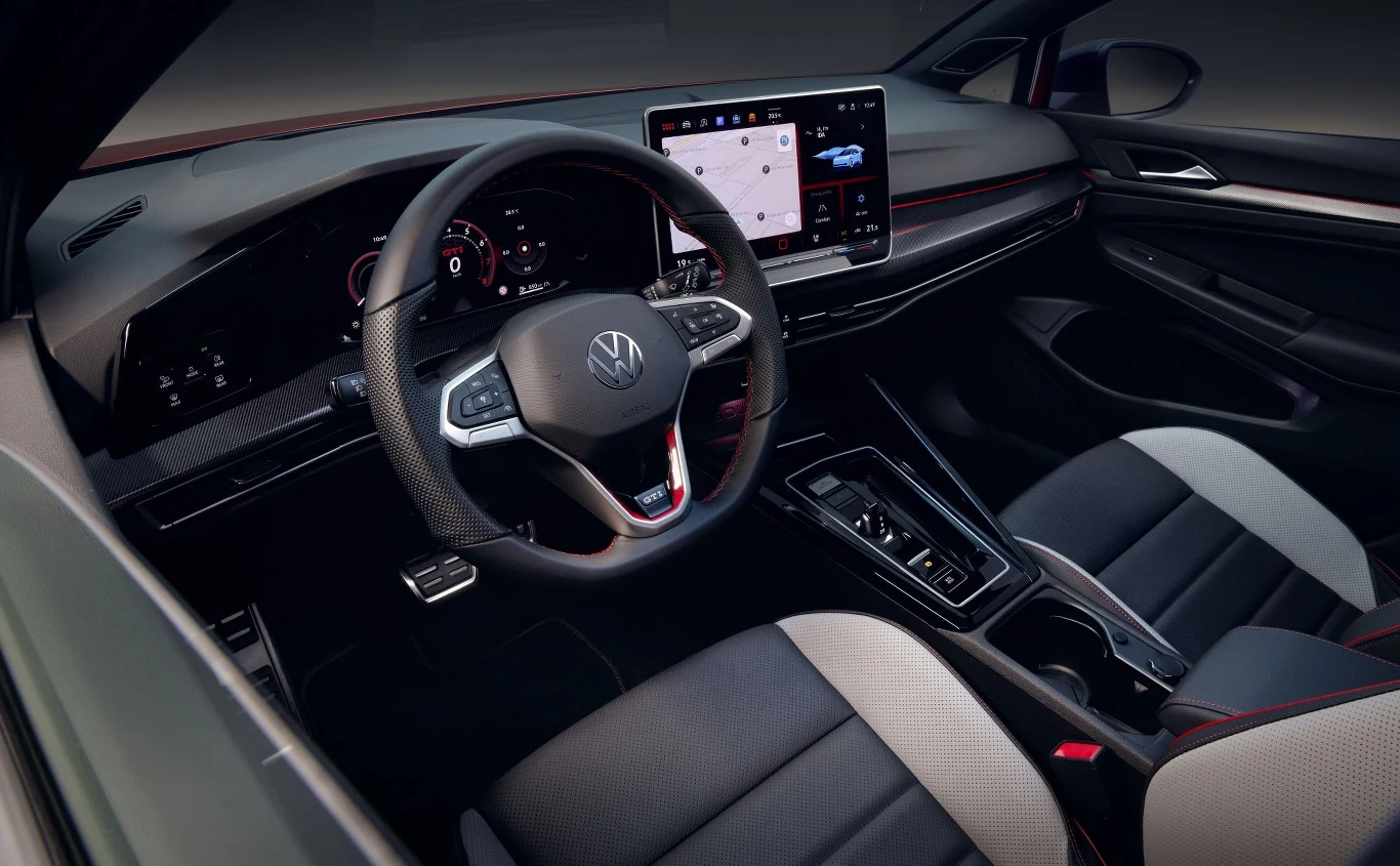 Na targach CES Volkswagen zaprezentował wnętrze zmodernizowanego Golfa.