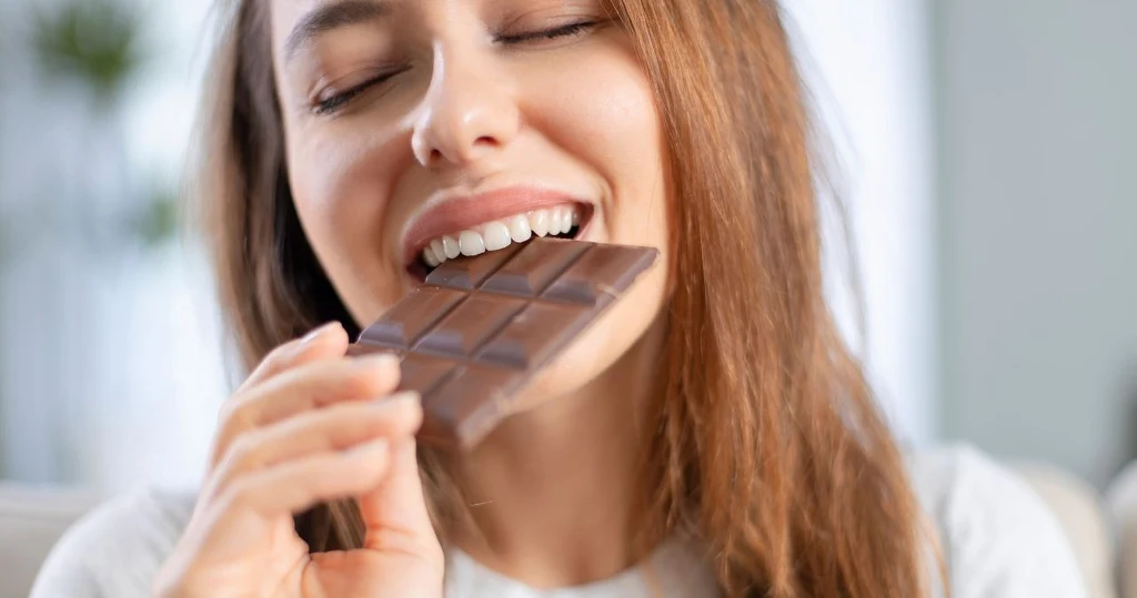 Dopamina wydzielana jest na przykład podczas jedzenia. Jej obecność wpływa na odczuwanie przyjemności i satysfakcji