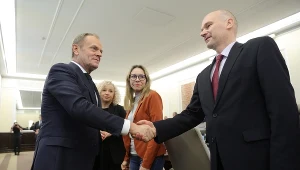 Premier Donald Tusk i minister rozwoju i technologii Krzysztof Hetman