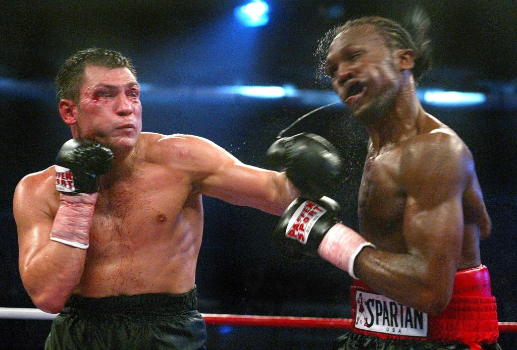 Dariusz Michalczewski potężnym ciosem trafił Richarda Halla - 14 września 2002 rok