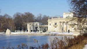 Skażona woda w Łazienkach Królewskich i Porcie Czerniakowskim w Warszawie