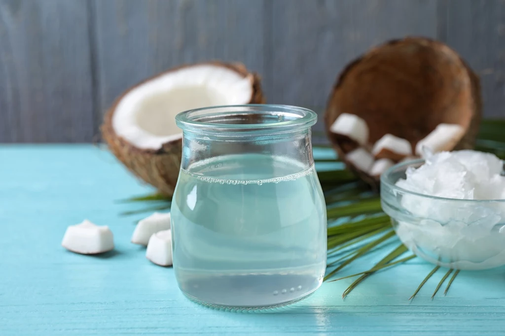 Na co pomaga woda kokosowa? Egzotyczny izotonik o wyjątkowych właściwościach