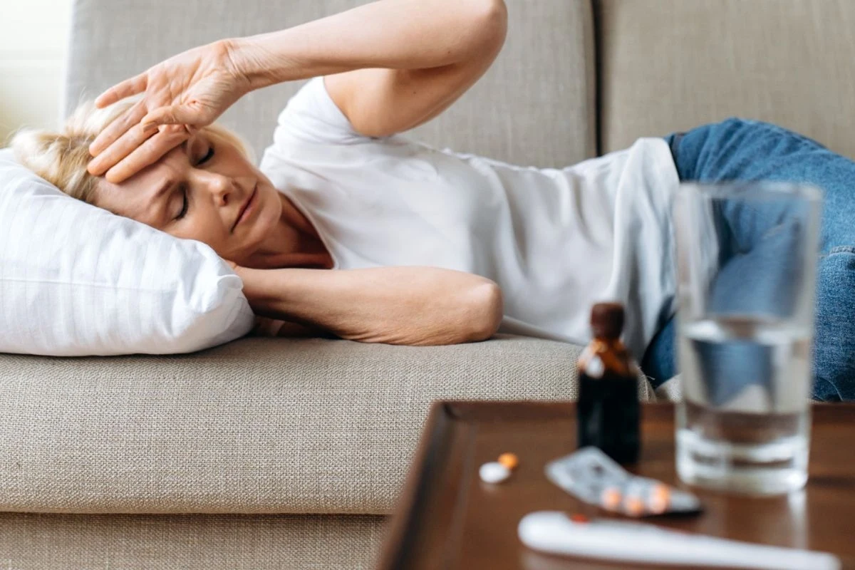 Zakażeń COVID-19 wciąż przybywa, a objawy są coraz bardziej nietypowe