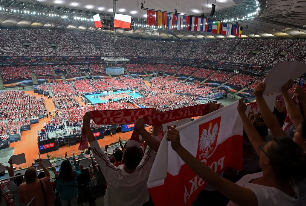 Mecz Polska - Serbia na otwarcie siatkarskich mistrzostw Europy w 2017 roku obejrzało z trybun ponad 65 tys. kibiców. Dziś imponującą frekwencję zapewnią szczypiorniackie potyczki w Düsseldorfie