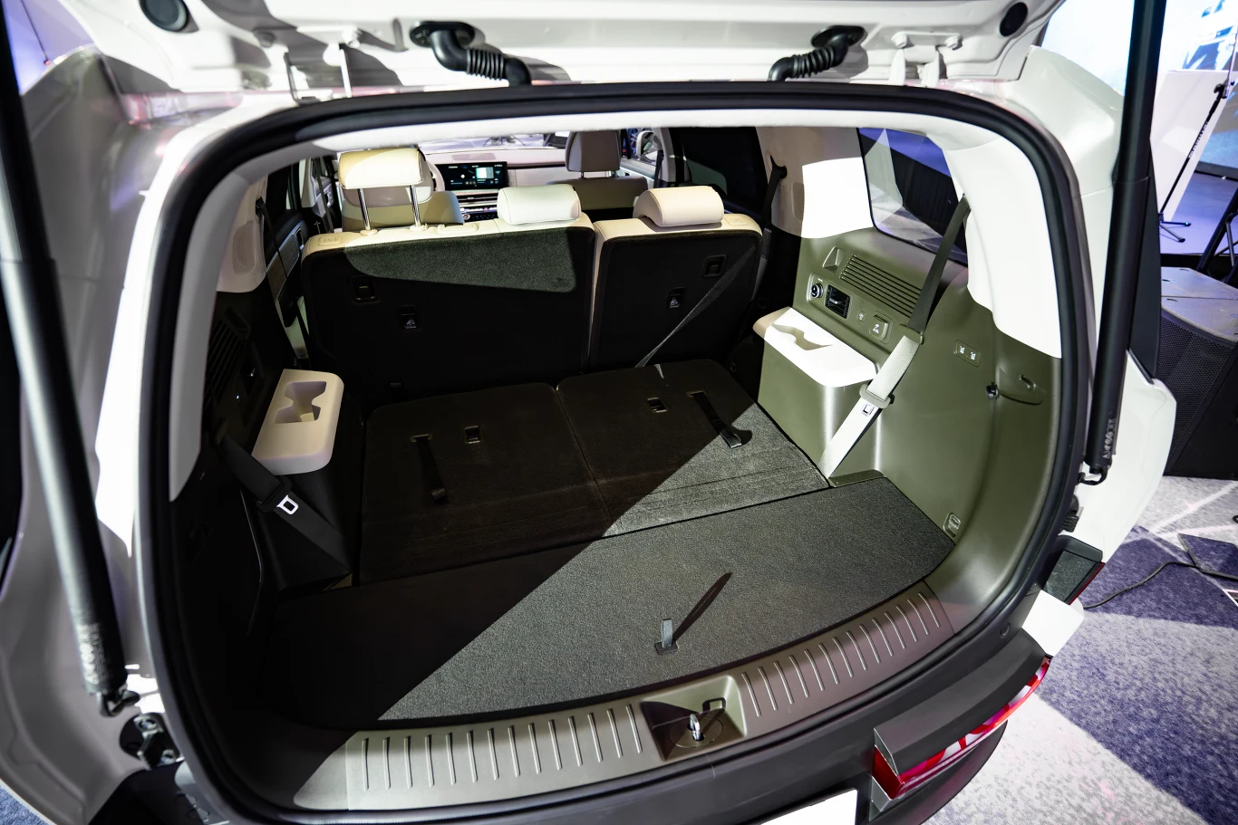 Na pokładzie mamy nawet do 7 miejsc siedzących 