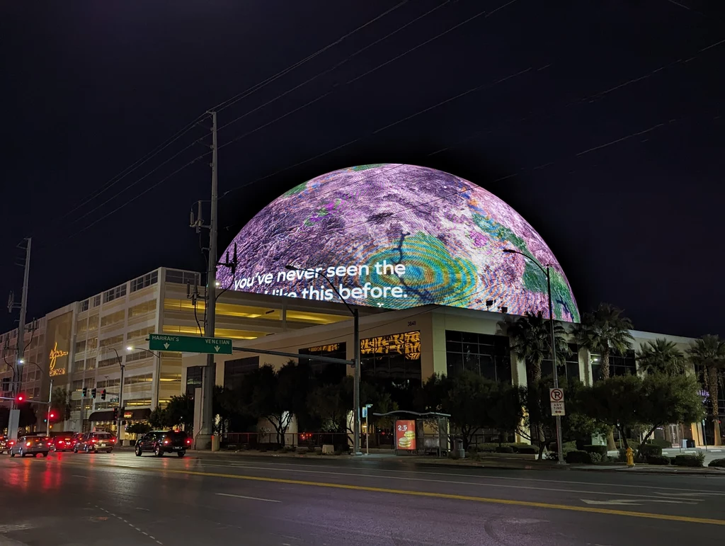 Las Vegas Sphere w nocy.