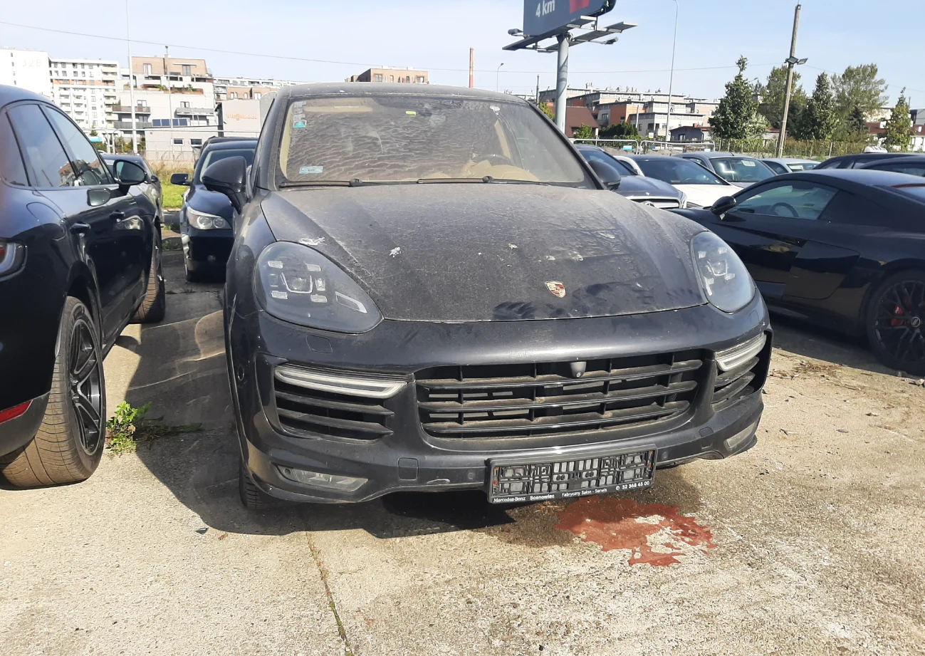 Dwa Porsche wystawione na licytacje US. Fot. Izba Administracji Skarbowej w Krakowie Dwa Porsche wystawione na licytacje US. Fot. Izba Administracji Skarbowej w Krakowie