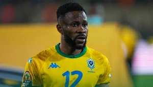 Zamieszanie wokół piłkarza. Twierdzi, że urodził się... po śmierci matki