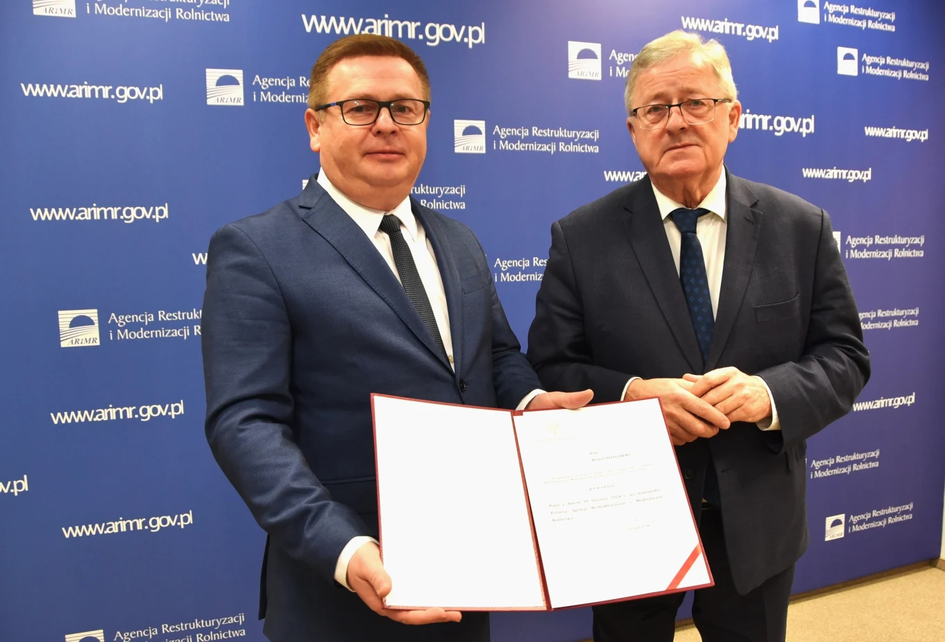 Nowy szef ARiMR Wojciech Legawiec i minister rolnictwa Czesław Siekierski Nowy szef ARiMR Wojciech Legawiec i minister rolnictwa Czesław Siekierski