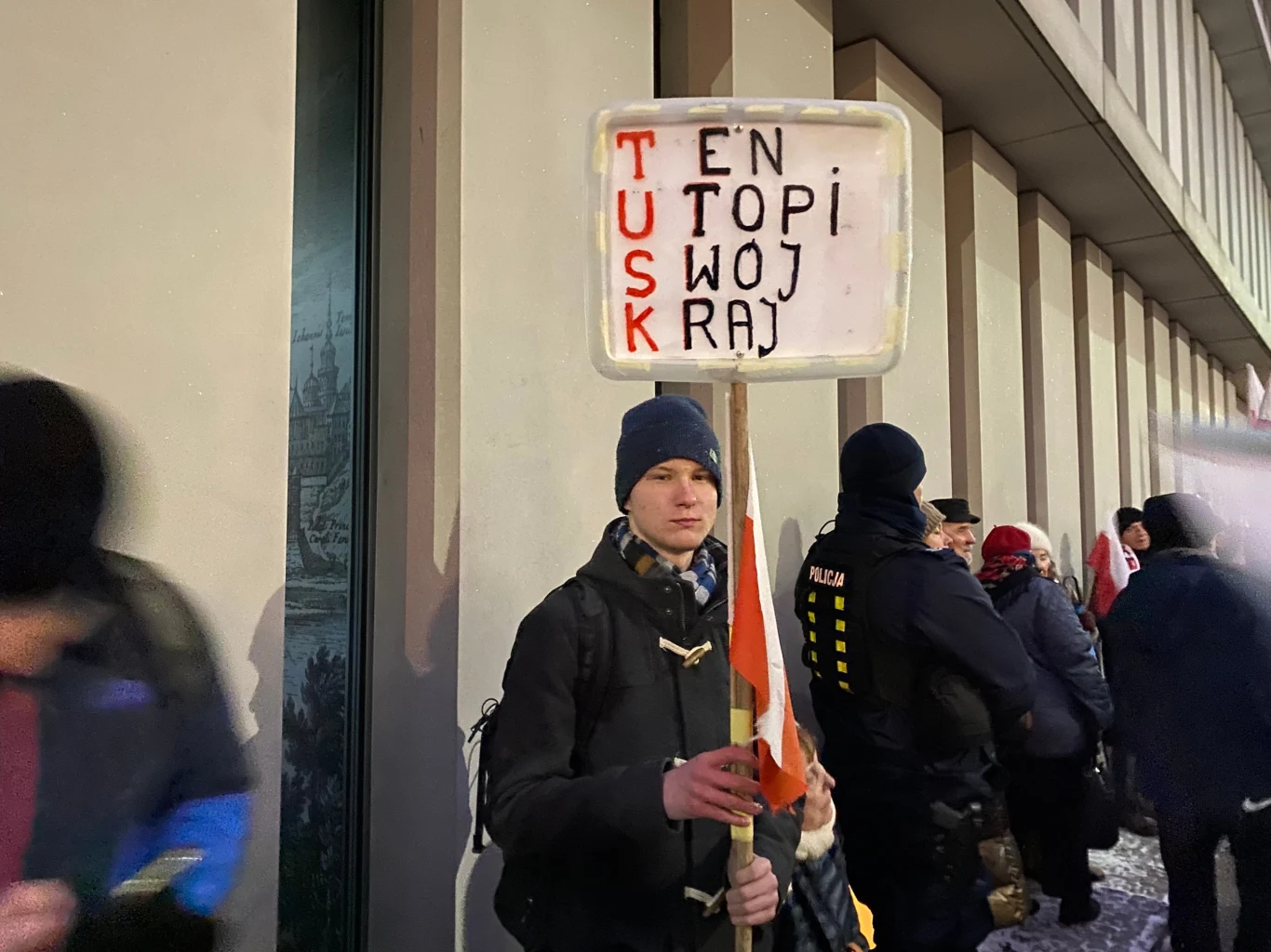 16-letni Warszawiak na "Marszu Wolnych Polaków". Młody mężczyzna uznał, że Polsce grozi złodziejstwo i korupcja 16-letni Warszawiak na "Marszu Wolnych Polaków". Młody mężczyzna uznał, że Polsce grozi złodziejstwo i korupcja