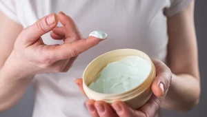 Tlenek cynku wspomaga leczenie łojotokowego zapalenia skóry, egzemy, erozyjnej dermatozy krostkowej i ran o różnym pochodzeniu