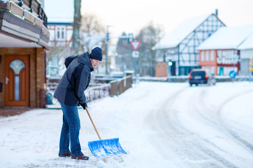 Chlorek magnezu na śnieg i lód. Czy jest bezpieczny?