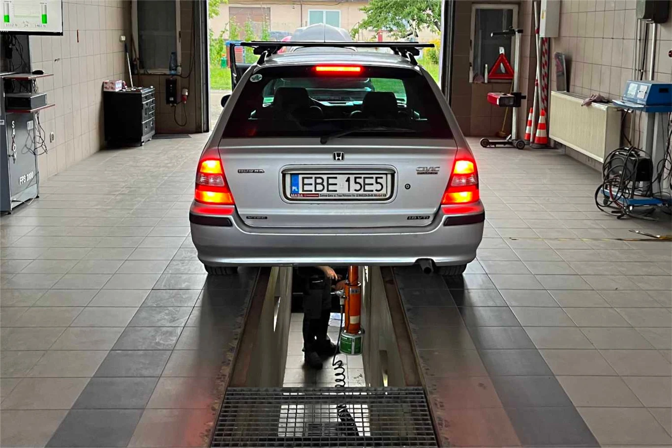 Boisz się kary za nieprzerejestrowanie samochodu przez brak badania technicznego? Ministerstwo Infrastruktury radzi, by w takim przypadku złożyć niekompletny wniosek o rejestrację Boisz się kary za nieprzerejestrowanie samochodu przez brak badania technicznego? Ministerstwo Infrastruktury radzi, by w takim przypadku złożyć niekompletny wniosek o rejestrację