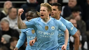 Kevin De Bruyne celebrujący piękne trafienie