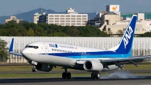 Pilot zawracał w połowie lotu. W kokpicie pękła szyba 