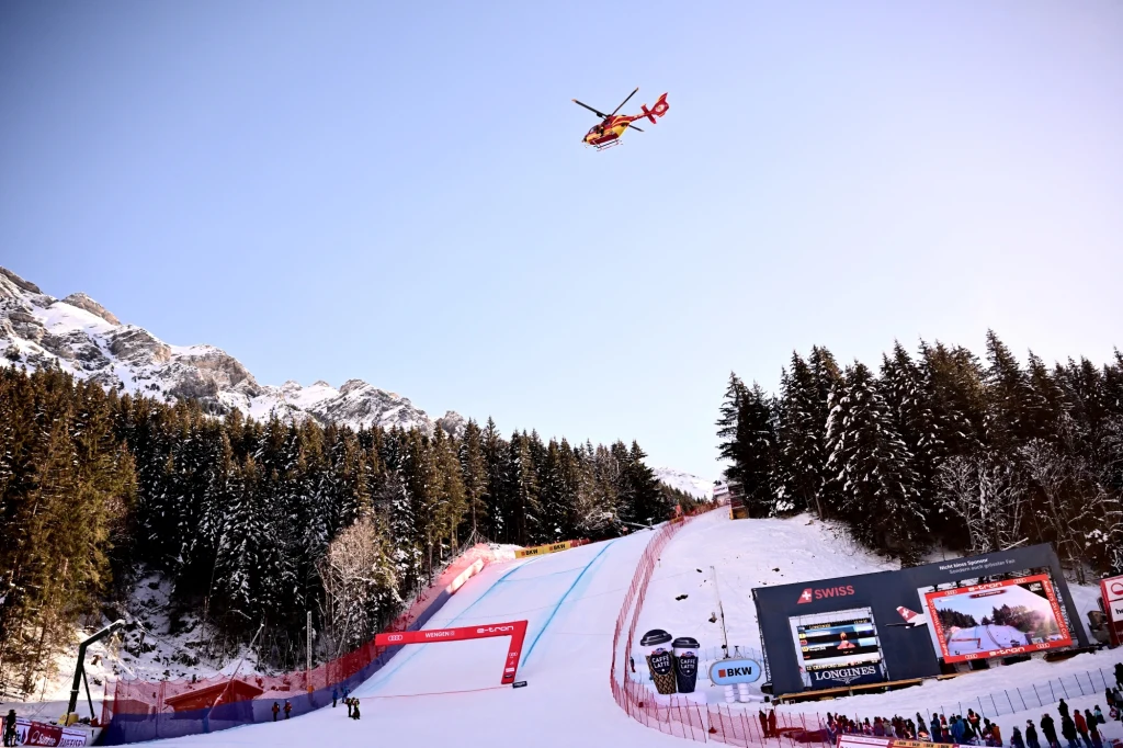 Na trasie w Wengen znów musiał lądować helihopter Na trasie w Wengen znów musiał lądować helihopter