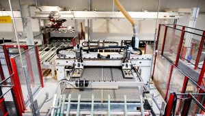 Wnętrze fabryki mebli (zdjęcie ilustracyjne)