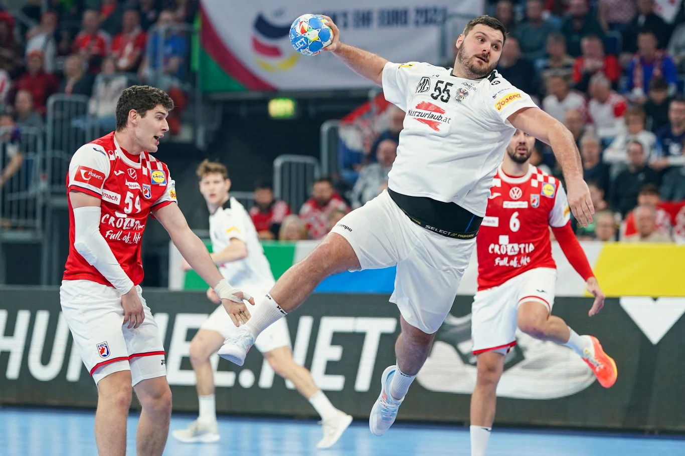 Tobias Wagner - potężny obrotowy reprezentacji Austrii Tobias Wagner - potężny obrotowy reprezentacji Austrii