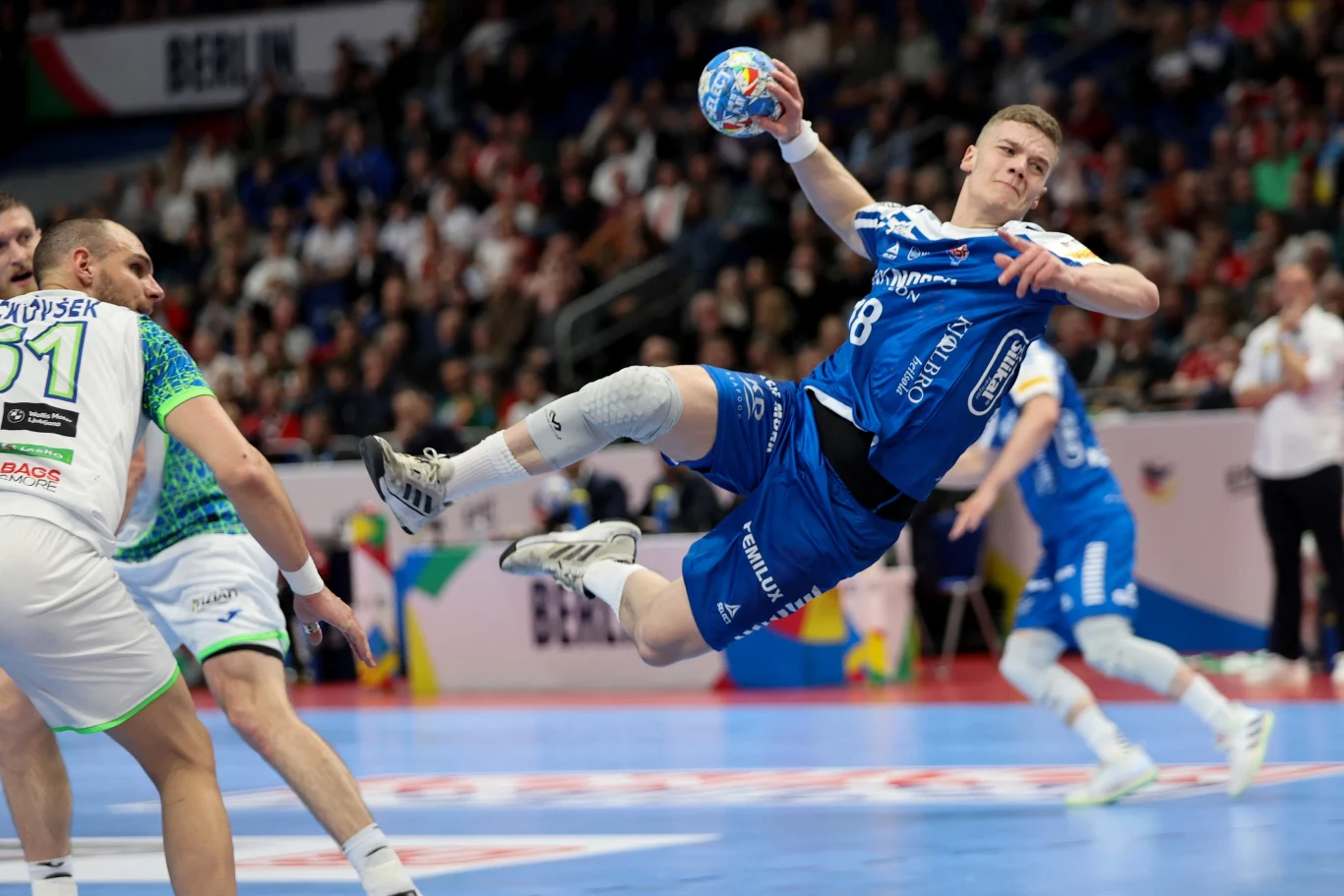 18-letni Óli Mittún
