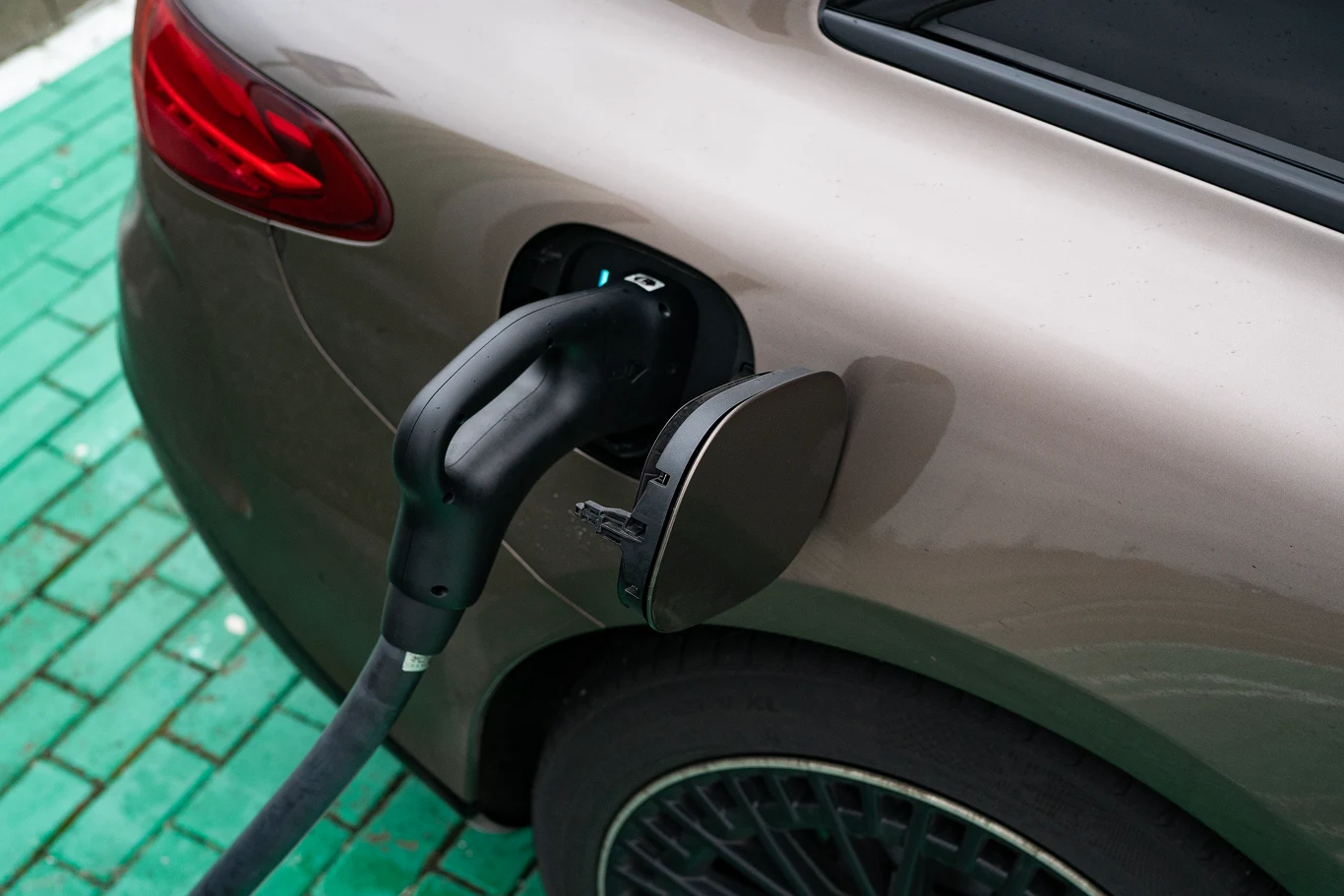 ADAC sprawdził stacje ładowania. W Polsce jest prawie 6 tys. ogólnodostępnych punktów ładowania