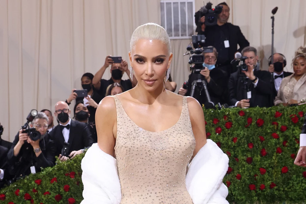 Stylizacja Kim Kardashian na Met Gali 2022 wzbudziła wiele kontrowersji 
