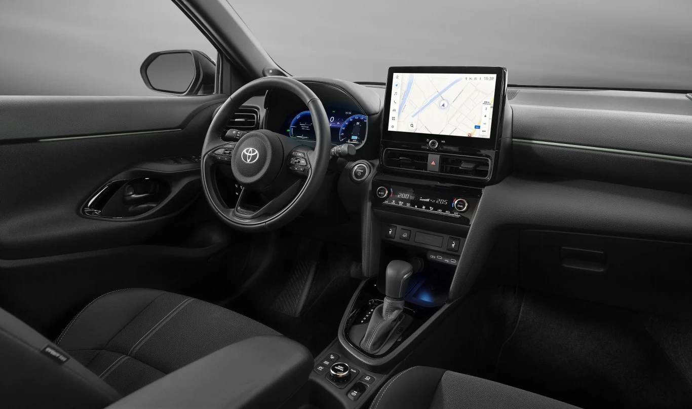 Toyota Yaris Cross po liftingu oferowana jest w sześciu wersjach wyposażenia.