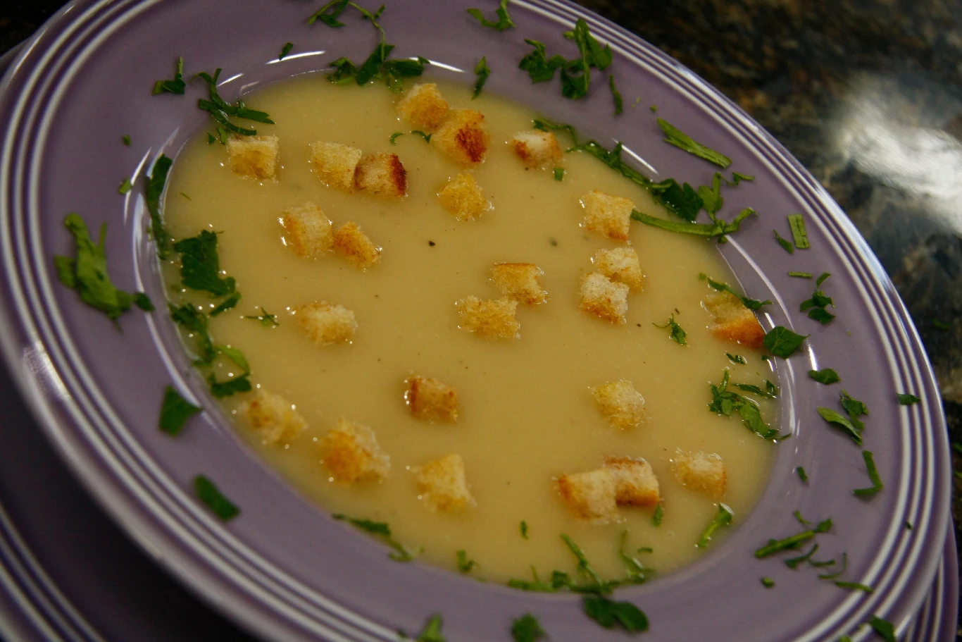 Zupa ziemniaczana z czosnkiem - przepis Ewy Wachowicz