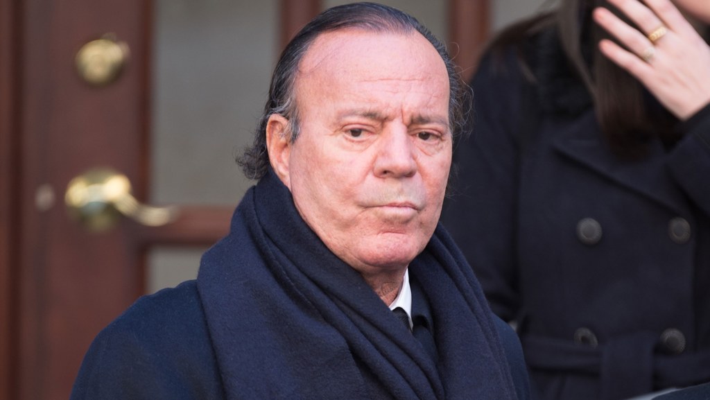 Julio Iglesias przybył do Dominikany z gigantycznym bagażem. W środku były... zakazane owoce i warzywa