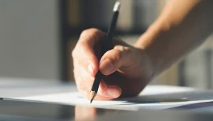 Parkinson długo nie daje objawów. Opracowano test skuteczny w 93 procentach