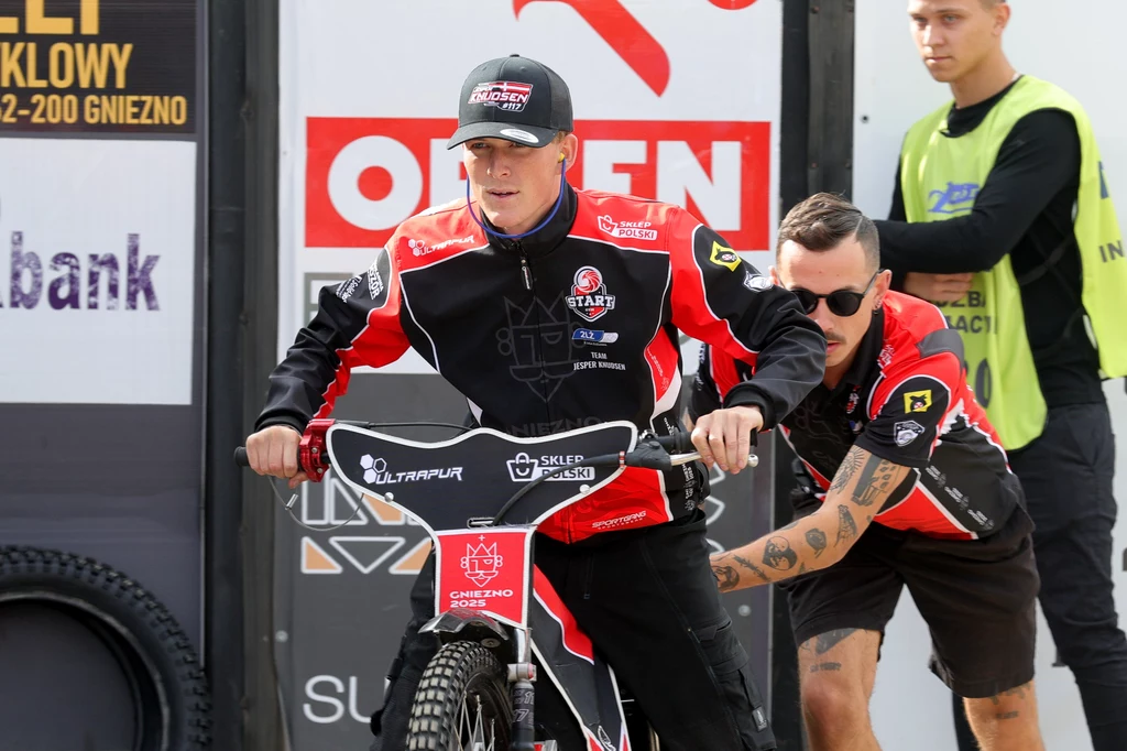 Jonas Knudsen szykuje się do startu. Jonas Knudsen szykuje się do startu.